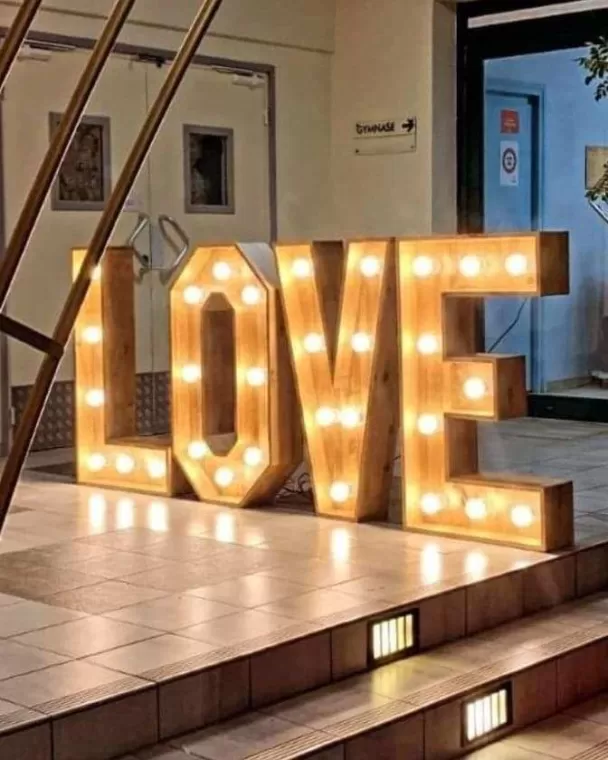 Location de lettres lumineuses LOVE à Béziers et alentours, Béziers, MATPROSEC