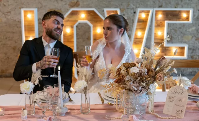 Location LOVE en bois lumineux, Béziers, MATPROSEC